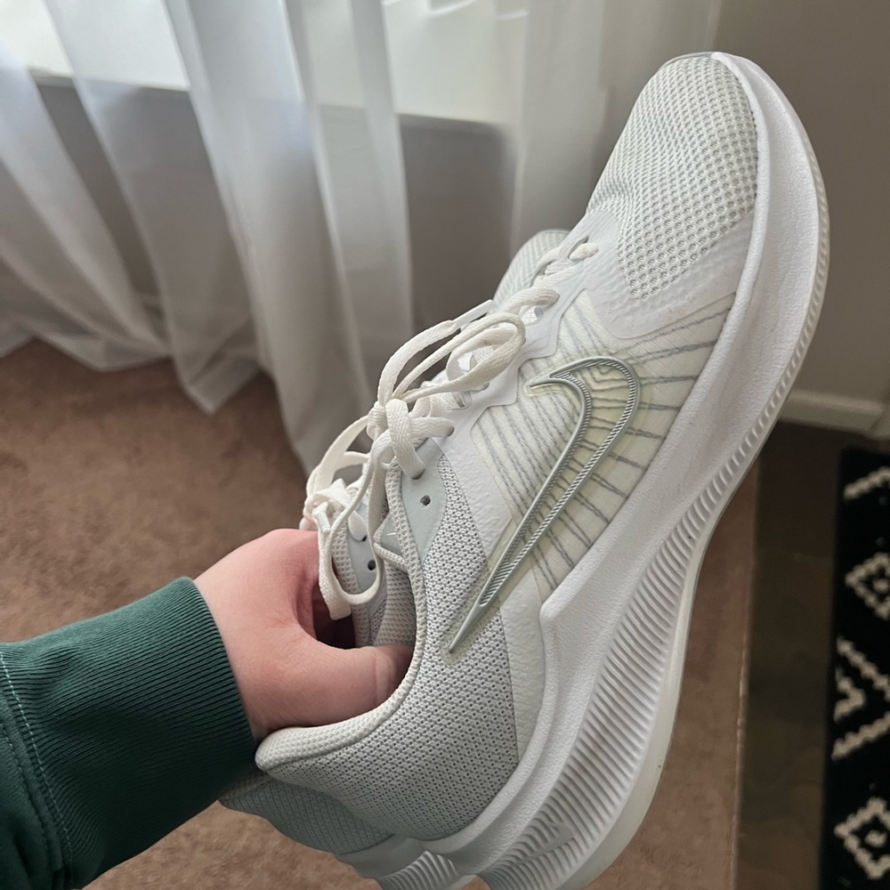 NIKE DOWNSHIFTER SNEAKER